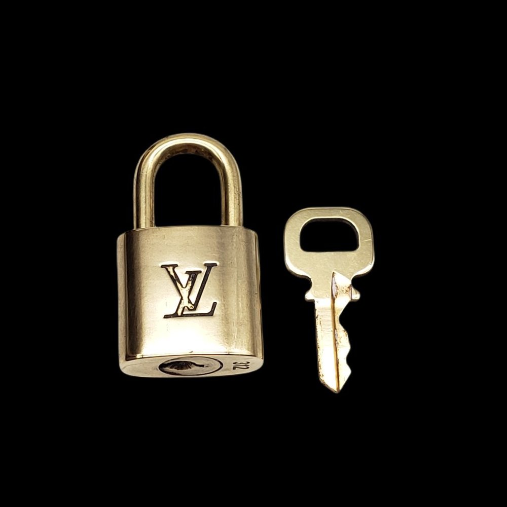 100% Authentic Louis Vuitton Gold Brash 1 Lock and 1 Key - Picture 1 of 10